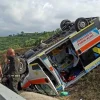 Si ribalta ambulanza: 5 feriti uno in prognosi riservata